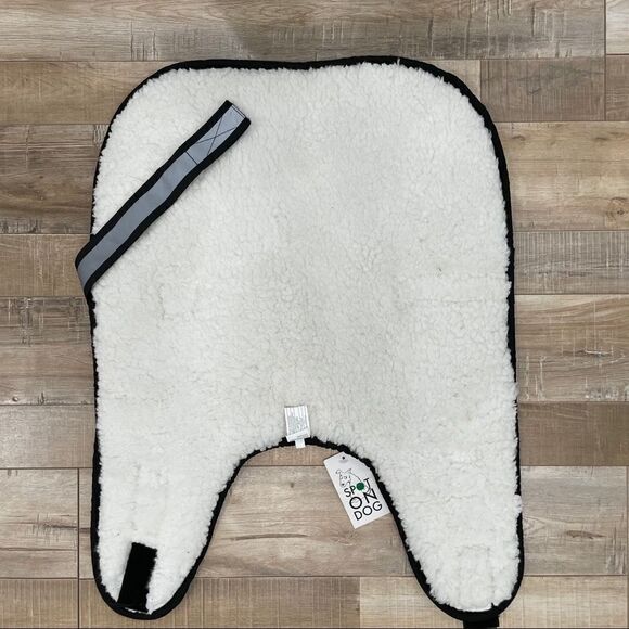 Medium  Dog Jacket Plaid Water Resistant Shearling Lined Leash Compatible - Picture 3 of 6